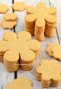 some cookies are arranged on a table with one cookie in the shape of a flower