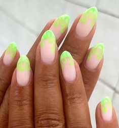 Brighten your summer with neon green nails, featuring trending colors and green nail designs. Save to your manicure board and visit the article for more ideas! Neon Green Nail Designs, Aesthetic Nails Green, Trendy Green Nails, Classic Nail Art, Biab Nails, Sophisticated Manicure, Mint Green Nails, Neon Green Nails, 20 Aesthetic