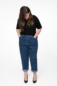 We Tried Mom Jeans And We Were Surprised AF Mom Jeans Look, Minimalist Clothes, Wife Style, Image Consulting, Elastic Jeans, Look Office, Plus Size Looks, Real Fashion