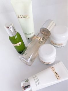 Lamer Skincare, No Makeup Day, Skincare Flatlay, Skincare Obsession, Beauty Cabin, Tanning Quotes, Luxury Skincare Brands, Beauty Routine Tips