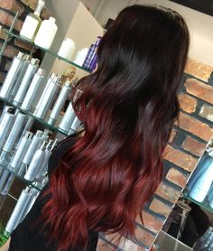 Jahodová Blond, Dark Red Hair With Brown, Auburn Ombre, Brown Ombre Hair Color, Ombre Hair Color Ideas, Black Hair Ombre, Best Ombre Hair, Trendy We Fryzurach, Maroon Hair