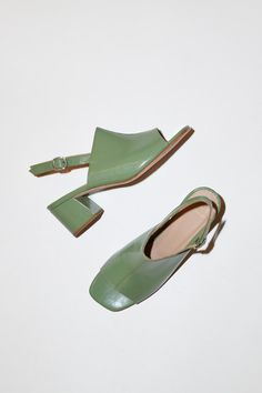 No.6 Leah Sandal in Pistachio Style Inspiration Edgy, Green Sandals, Shoe Inspo, Minimalist Wardrobe, Green Shoes, Mode Inspo, Dream Shoes, Handmade Shoes, Pistachio