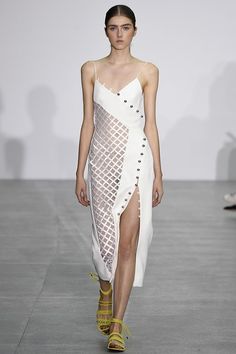 View the complete David Koma Spring 2017 collection from London Fashion Week. Diy Runway, 2017 Runway, Chic Dresses, Sporty Chic