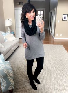 Receptionist Outfit Ideas, Black Leggings Outfit Dressy, Gray Tunic Outfit, Grey Tunic Outfit, Tunic Outfit Winter, Tunic Sweater Outfits, Tunic Dress With Leggings, Work Attitude, Lyn Slater