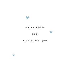 a white background with blue hearts and the words de wereld is nog mooier met jou