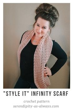 a woman wearing a scarf with the caption style it's infinity scarf crochet pattern