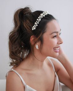 Pearl Wedding Headband Wedding Ponytail Hairstyles With Headband, Rhinestone Headband Hairstyles, Pearl Headband Hairstyles, Vine Headband, Pearl Headband Wedding, Pearl Bridal Headband, Wedding Hair Headband, Hairstyle Inspo, Silver Headband