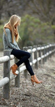 Autumn outfits Tan Boots Outfit, Ankle Boots Outfit, Winter Vacation Outfits, Boots With Jeans, Ankle Boots With Jeans, How To Wear Ankle Boots, Sneaker Outfits Women, Shoes For, Boots Outfit Ankle