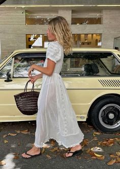 Alice Pilate Style, Doen Aesthetic, Italian Outfit Aesthetic, Spring 2025 Fashion Trends, Italian Outfits Women, Summer Vacay Outfits, Outfits For The Beach, Summer Fashion Accessories, Maxi Design