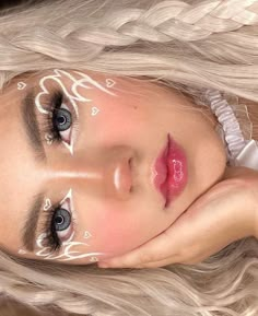 70s Fringe Hair, Heart Graphic Liner, White Eyeliner Graphic, Eyeliner Ideas Creative, Graphic Makeup Looks, Fairy Eyeliner, White Makeup Looks, Creative Eyeliner Looks