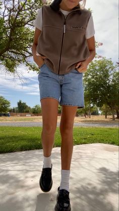 #outfit #style #clothes #cool #vintage #thrifted #vibes Layered Summer Outfits Casual, Pnw Aesthetic Outfits Summer, Copenhagen Style Spring 2023, Layering Pieces Clothes, Light Wash Jorts Outfit, Farm Core Outfit, Casual Party Outfit Spring, Masculine Summer Outfit Women, Summer Jorts Outfits