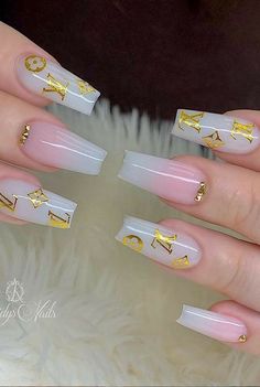 Acrylic Short Nails Ideas, Acrylic Short Nails, Louis Vuitton Nails, Nails Beautiful, Gold Nail Designs, Cute Spring Nails, Short Coffin Nails, Gold Nail