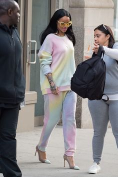 Rihanna Outfits, Rihanna Looks, Pink Joggers, Rihanna Style, March 27, Tie Dye Patterns, Photo 1