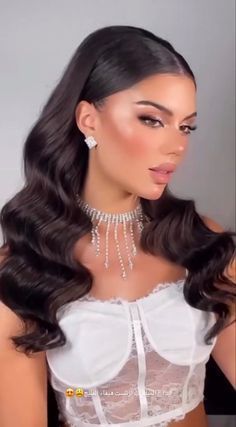 Prom Hair Down And Curly Simple, Glam Hairdo Hairstyles, Gem In Hair Hairstyle, Grad Ball Hairstyles, Hairstyle For Pageant, Hair For Pageants, Simple Prom Hair Long, Hair Styles Elegant Prom, Long Hair Models Hairstyles