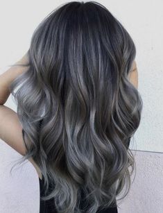 Discover Exciting Gray Hair Dye Trends and Vibrant Color Options Charcoal Hair, Grey Hair Dye, Gorgeous Gray Hair, Beautiful Gray Hair, Hot Hair Colors, Silver Hair Color, Silver Grey Hair, Spring Hair Color, Trendy Hair Color