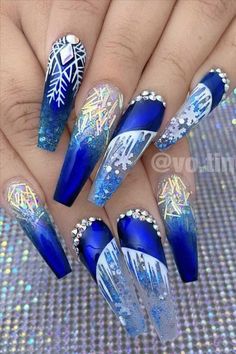 Endless tips for Hairstyles, Makeup, Nail designs, fashion, beauty, love, living Christmas Nails Coffin, Nail Noel, Nail Art Noel, Blue Coffin Nails, Blue Nail Designs, Xmas Nails, Christmas Nail Designs