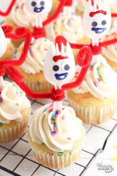 easy diy fork cupcakes perfect for a toy story party