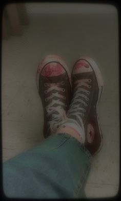 Painted Shoes Diy Ideas, Blood Converse, Converse Painted, Diy Converse, Apocalypse Aesthetic, Blood Art, Food Dye, Swag Shoes, Grunge Photography