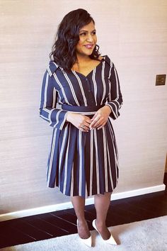 Mindy Kaling style: Alice and Olivia striped dress Romantic Body Type, Lela Rose Dress, Leather Blouse, Stylish Petite, Instagram London, Orange Outfit