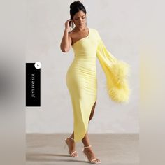 Beautiful Yellow Feathered Body Con Dress By Club L London. Brand New In The Bag. I Bought It For An Event And It Didn’t Arrive On Time And Now I Don’t Have Any Use For It. Size 6, But Is Very Stretchy So Can Fit Small, Medium And Large. Yellow Feather Dress, Fitted Midi Dress With Feather Trim For Summer, Fitted Feather Trim Dress For Dinner, Yellow Feathers, Club L London, Yellow Dresses, Dresses Beautiful, London Clubs, Body Con Dress