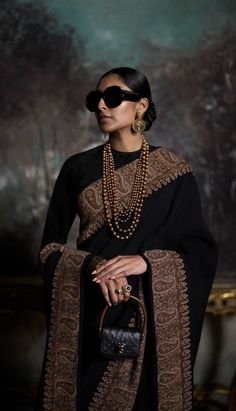 Sabyasachi Dresses, Plain Sarees, Velvet Saree, Sabyasachi Sarees, Winter Wedding Outfits, Mehendi Outfits, Sabyasachi Jewellery, Traditional Indian Dress, Female Dress