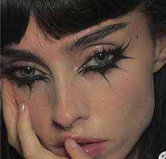 Makeup 2024, Funky Makeup, Punk Makeup, Witch Makeup, Graphic Makeup, Rave Makeup, Graphic Eyeliner, Swag Makeup, Smink Inspiration