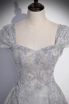 Joyofress cette robe en forme de a - word a des manches à capuche plissées, un corsage avec une broderie en paillettes argentées qui s'étend jusqu'à l'ourlet et une jupe au sol avec une jupe évasée structurée à bordures pour un look parfait.  Couleur: gris. Tissu: tulle. Boîtier: 100% polyester Longueur:Longueur totale DOS: lacets bien noués. Entièrement doublée.  Soutien - gorge intégré Lavez - vous les mains à l'eau froide. Ne pas blanchir. La ligne sèche. Fer à repasser à faible ch Long Party Dress, Long Formal Dress, Color Rush, Lace Prom Dress, Purple Home, Floor Length Skirt, Wedding Dress Sleeves, Dress Silhouette, Party Dress Long