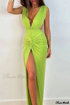 Olivia Mark - Elegant Solid High Opening Fold V-Neck One-Step Skirt Dress in Green High Split Dress, Open Back Maxi Dress, Long Tank, Bodycon Maxi Dresses, Split Dress, Maxi Robes, Maxi Dress Green, Cutout Dress, Outfit Casual