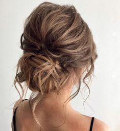 Tendance coiffure _ qu'est-ce que le Cord Knot Bun le nouveau chignon ultra glamour que l'on va toutes adopter ! Elopement Hair, Trendy Bun, Bridesmaid Hair Inspo, Bridemaids Hairstyles, Wedding Hair Trends, Wedding Glam, Knot Bun