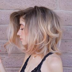 16 Hairstyles, Messy Waves, Medium Blonde Hair, Asymmetrical Hairstyles, Voluminous Hair, Funky Hairstyles, Looks Party, Fringe Hairstyles, Long Bob Hairstyles