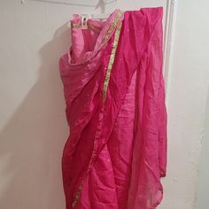 New Two Shade Pink Sari. With Blouse Fabric Piece. Blouse Needs To Be Stitched. Sari Pink, Pink Sari, Wrap Dress Wedding Guest, Purple Lace Dress, Sari Dress, Cozy Dress, Little Red Dress, Lace Formal Dress, Free Dresses