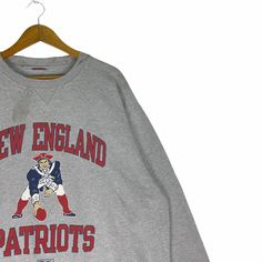 PLEASE ASK ANY QUESTION BEFORE BUYING THIS IS USED CLOTHING PLEASE DONT EXPECTED IT TO BE LIKE NEW OR IN PRISTINE CONDITION NEW ENGLAND PATRIOTS Reebok Sweatshirt Crewneck tag Reebok material cotton 100% saiz on tag XL (XLarge) Mesasures About ( Approximately) -Armpit to Ampit : update inch -Length (back collar down) : updated inch Condition : used good condition 8/10 **No Tears And No Hole** **Has a stains see a picture detail** 🎈PLEASE READ THE DESCRIPTION AND POLICY BEFORE BUYING 🎈ACCEPT PA Throwback Crew Neck Top For Sports Season, 90s Oversized Sweatshirt For Sports, 90s Style Long Sleeve Top For Sports Events, Throwback Crew Sports Top, Throwback Crew Top For Sports, Throwback Crew Neck Top For Sports Events, 90s Crew Neck Sports Sweatshirt, Throwback Crew Neck Sports Tops, 90s Crew Neck Sweatshirt For Sports Season