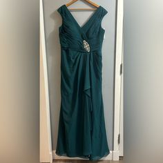 Elegant Off The Shoulder Nwt Never Worn Gown. Peacock Green(Teal) Size 14 Excellent Condition, See Specific Measurements In Photo, Purchased With Size Can Be Altered. Material Has No Snags, Spots Or Tears. Rhinestone Embellishment Does Have A Couple Missing Stones( See Pictures) Green Chiffon Evening Dress For Mother Of The Bride, Formal Green Chiffon Mother Of The Bride Dress, Jj House Dresses, House Gown, Jj House, House Green, House Dresses, Peacock Green, House Dress