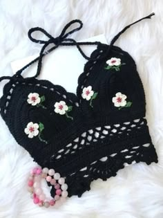 Halter Crochet Top, Unique Knitwear, Daisy Crop Top, Crochet Studio, Top Aesthetic, Festival Crop Tops, شال كروشيه, Crop Top Pattern