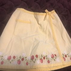 Nwot Gymboree 5 Strawberry Patch Gingham Apron Wrap Skirt Easter Passover Rare Brand New Without Tags Rarest Of The Pieces To Find From Vintage Strawberries Field Patch Line Gorgeous Summer Yellow Gingham Skirt With Large Embroidered Strawberries At The Base Apron Wrap Style Skirt - Skort Skorts Shorts Inside This Unused Unworn Never Worn New Great For Holidays Weddings Easter Passover Graduations Birthdays Parties Picnic Clothes, Thrift Lookbook, Strawberry Skirt, Spring Gingham Mini Skirt, Cotton Gingham Mini Skirt, Embroidered Strawberries, Cottage Core Plad Skirt, Red Gingham Mini Skirt, Gingham Apron