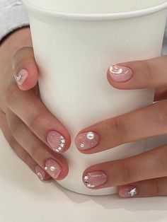 short, shimmery nails with silver stars and pearls Gelish For Short Nails, Japanese Glitter Nails, Silver And Pearl Nails, Short Nails Korean Style, Nails With Silver Stars, Korean Nails Designs, Korean Short Nails, Manicures For Short Nails, Korea Nails Design