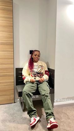 Winter Outfits Black Women Street Styles, Tomboy Outfits Fall, Masc Outfits Black Women, Tomboy Black Women, Streetwear Outfits Black Women, Streetwear Outfit Black Women, Tomboy Femme, Flowing Dress