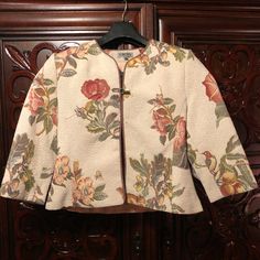 Size 38 Nwt Fitted Beige Outerwear With Floral Print, Fitted Beige Floral Print Outerwear, Fitted Beige Outerwear For Spring, Vintage Beige Outerwear For Spring, Vintage Beige Blazer For Spring, Suit Jackets, Blazer Suit, Suit Jacket, Jackets For Women