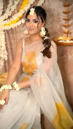 Yellow Organza Saree For Haldi, Haldi Ceremony Outfit Saree, Haldi Saree Look, Haldi Saree Indian Bridal, Haldi Sarees, Haldi Inspiration, Haldi Looks, Bridal Haldi Outfit