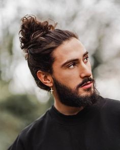 Surfer Hairstyles, Man Bun Styles, Man With Long Hair, Trendy We Fryzurach, Beard Styles Short, Cool Mens Haircuts, Mens Haircuts