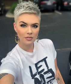 Trendy We Fryzurach, New Short Haircuts, New Short Hairstyles, Prom Hairstyles For Short Hair, Short Grey Hair, Super Short Hair