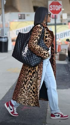 Leopard Blazer Outfit, Leopard Print Jacket Outfit, Print Coat Outfit, Print Jacket Outfit, Extravagant Outfits, Saturday Outfit, Leopard Print Outfits, Golden Globes Red Carpet, Beverly Hilton