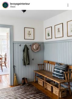 a wooden bench sitting in the middle of a living room next to a rug on top of a hard wood floor