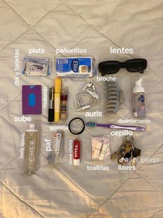 Everyday Bag Essentials, What's In My Purse, School Bag Essentials, Makeup Bag Essentials, Backpack Essentials, Inside My Bag, Emergency Bag, Aesthetic Bags, Purse Essentials