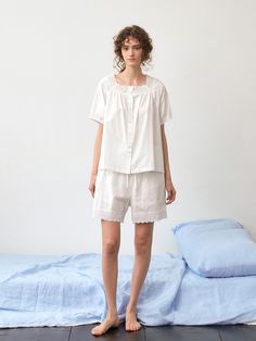 Composition : Cotton 100%Color : White Flower, White Flower + PackagingCountry of Origin : China Spring White Relaxed Fit Sleepwear, Spring White Sleepwear With Relaxed Fit, White Cotton Pajama Shorts For Home, Spring Relaxed Fit Pajama Shorts For Home, Feminine Cotton Sleepwear Set, White Relaxed Fit Sleepwear For Daywear, Feminine Cotton Bedtime Tops, White Relaxed Fit Tops For Home, Relaxed Fit Feminine Cotton Sleepwear