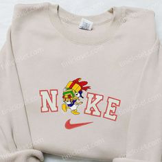 Introducing the ultimate holiday treat: Nike Christmas x Donald Duck Gifts Embroidered Sweatshirt! This limited edition collaboration between Nike and Christmas Hoodie Nike, Nike Christmas, Nike Cartoon, Embroidered Apparel, Disney Christmas Shirts, Duck Gifts, Cartoon Christmas, Cartoon Gift, Halloween Hoodie