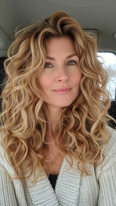 Spring Hair Color, Medium Curly Hair Styles, Chique Outfits, Long Blonde, Long Blonde Hair, Curly Hair Cuts, Long Curly Hair, Long Curly, Hair Transformation