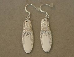 Spoon! Silverware Earrings, Fork Crafts, Spoon Earrings, Fork Art, Bohemian Jewels, Silverware Crafts, Silverware Art, Plate Pattern, Spoon Crafts