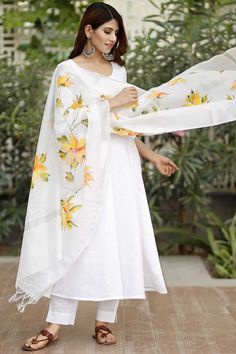 White flared cotton kurta set with hand paint chanderi dupatta .Fabric -Cotton, Work-Handloom,wash care-Dryclean, Color-White-Yellow,Sleeve-3/4, Neck type-Round, Occasion-Festive Product Features: Color: White Fabric: Cotton Work: Detailing Neckline: Round Neck Dupatta: With Dupatta Package Content: Kurta, Bottom and Dupatta Occasion: Festival Disclaimer: There will be slight difference in digital to actual image Off White Anarkali, Cotton Kurta Set, White Anarkali, Chanderi Dupatta, Cotton Anarkali, White Kurta, White Flares, Anarkali Kurta, Cotton Kurta