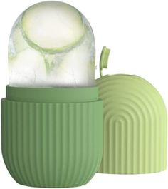 Gör det själv face ice roller! Välj själv vad du vill tillsätta i vattnet, tex ros för antioxidant, ris för rengöring, aloevera för fuktgivande & kamomill för lugnande. Lämplig för användning på ansikte, hals, rygg, armar och ben. Klicka på länken ovanför beskrivningen för att komma till produkten. Ice Holder For Face, Face Massage Tools, Skin Care Accessories, Skin Care Holder, Skincare Equipment, Aesthetic Skin Care Products, Ice Holder, Ice Face Roller, Ice Face